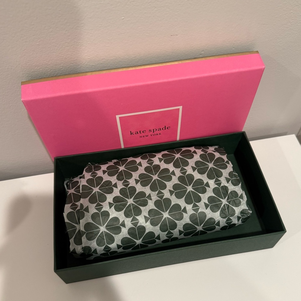 Kate Spade Two-Tone Gray and White Wallet - Picture 6 of 7